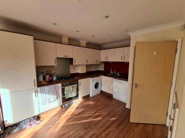 4 Bedroom Property To Rent In Chieftain Way, Cambridge, CB4