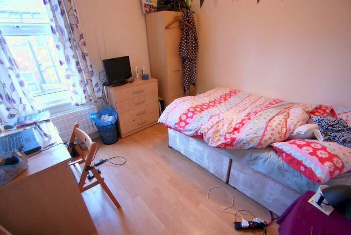 5 Bedroom Terraced House To Rent In Ashville Terrace, Hyde Park, Leeds, LS6