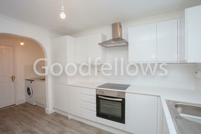 4 Bedroom House To Rent In Silbury Avenue, Mitcham, Surrey, CR4