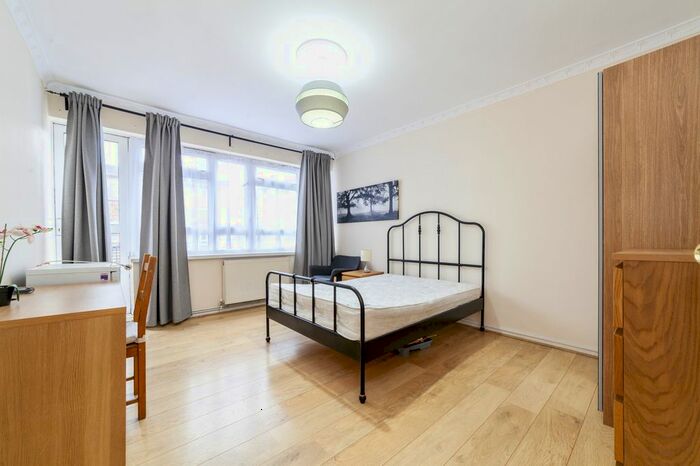 4 Bedroom Flat To Rent In Ledbury House, Portobello Court, London, W11