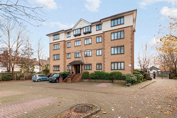 1 Bedroom Flat For Sale In Rothesay Avenue, Wimbledon Chase, SW20