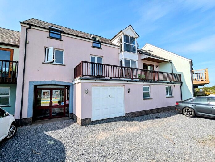 3 Bedroom House For Sale In Llansteffan, Carmarthen, Carmarthenshire., SA33