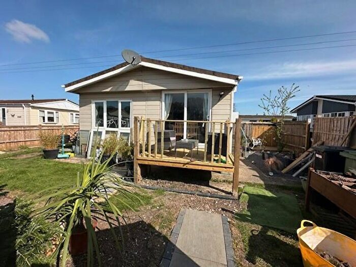 3 Bedroom Property For Sale In Laburnum Rise, Crookham Common, Thatcham, RG19