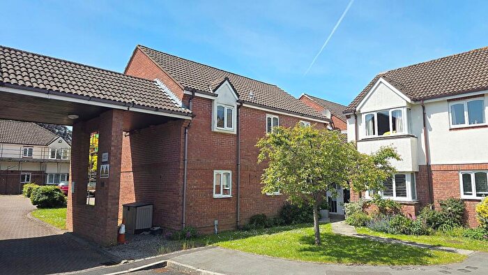 3 Bedroom Flat For Sale In Grange Close North, Henleaze, Bristol, BS9