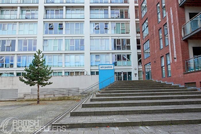 2 Bedroom Flat For Sale In Skypark Road, Bristol, Somerset, BS3