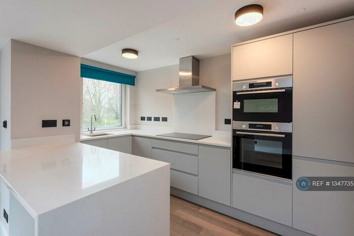 3 Bedroom Flat To Rent In The Drive, Hove, BN3