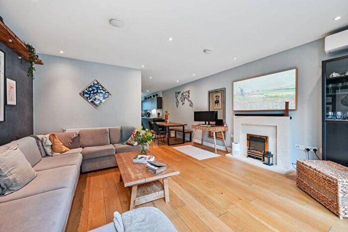 4 Bedroom End Terrace House For Sale In Rennie Street, Greenwich, London, SE10