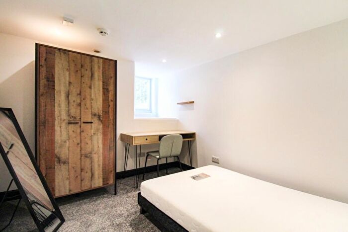 Terraced House To Rent In Grimthorpe Place, Leeds, West Yorkshire, LS6