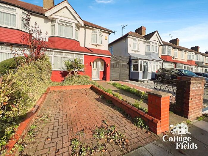 4 Bedroom Semi Detached House To Rent In Harrow Drive, London, N9