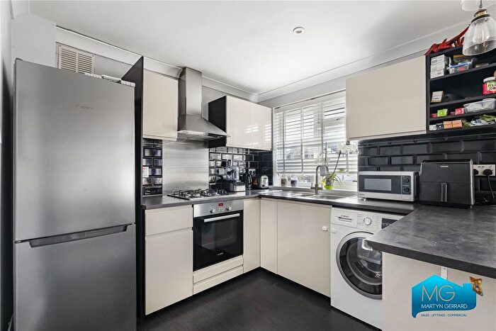 2 Bedroom Maisonette To Rent In Annington Road, East Finchley, London, N2