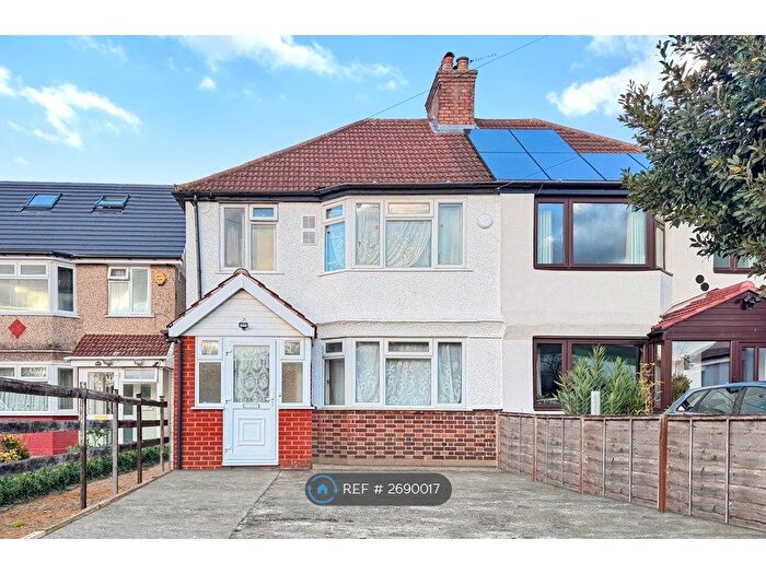 3 Bedroom Semi-Detached House To Rent In Beavers Lane, Hounslow, TW4