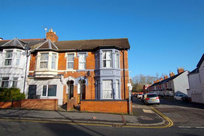 4 Bedroom Terraced House For Sale In Groundwell Road, Town Centre, Swindon, SN1