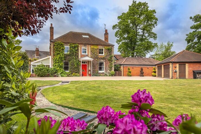 5 Bedroom Detached House To Rent In London End, Beaconsfield, HP9