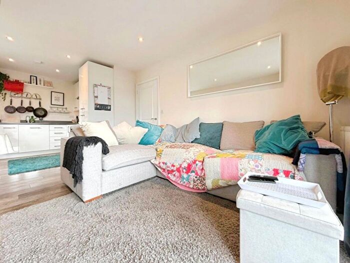 1 Bedroom Apartment For Sale In Fleming Place, Bracknell, Berkshire, RG12