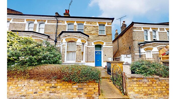 1 Bedroom Flat For Sale In Flat B, Salcott Road, Battersea, London, SW11