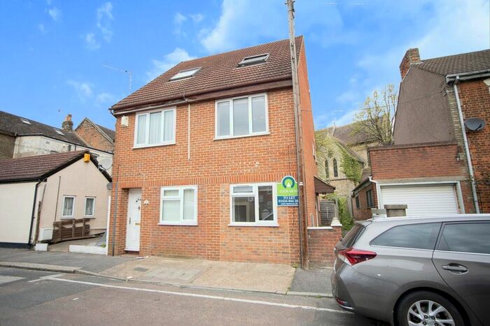 2 Bedroom Semi-Detached House To Rent In Grange Road, Rochester, Kent, ME2