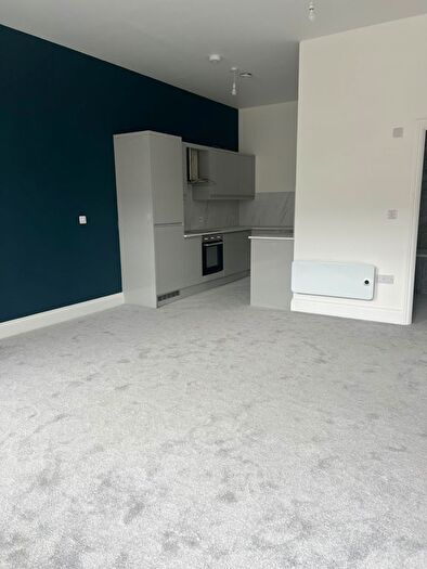 2 Bedroom Flat To Rent In Station Road, Batley, WF17