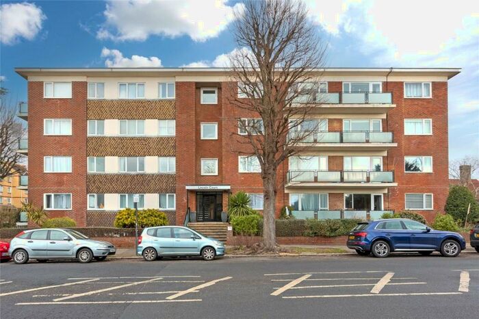 2 Bedroom Apartment To Rent In The Drive, Hove, East Sussex, BN3