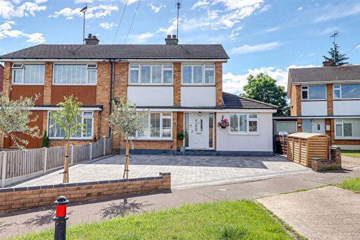4 Bedroom Semi-Detached House For Sale In Chalfont Close, Leigh-On-Sea, SS9