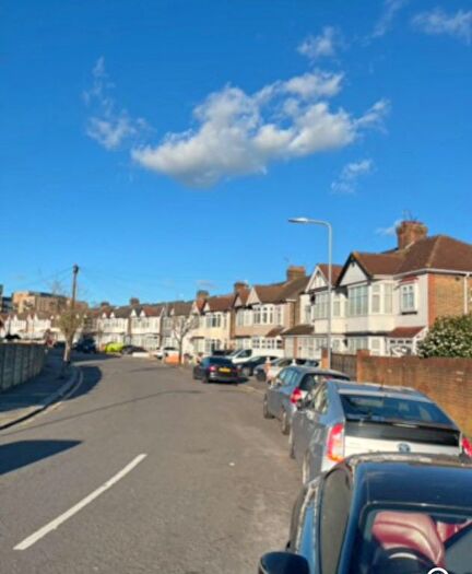 5 Bedroom Semi Detached House For Sale In The Crescent, Ilford, Essex, IG2