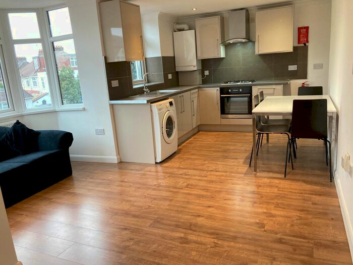 3 Bedroom Flat To Rent In Very Near Brunswick Road Area, Ealing Broadway North, W5
