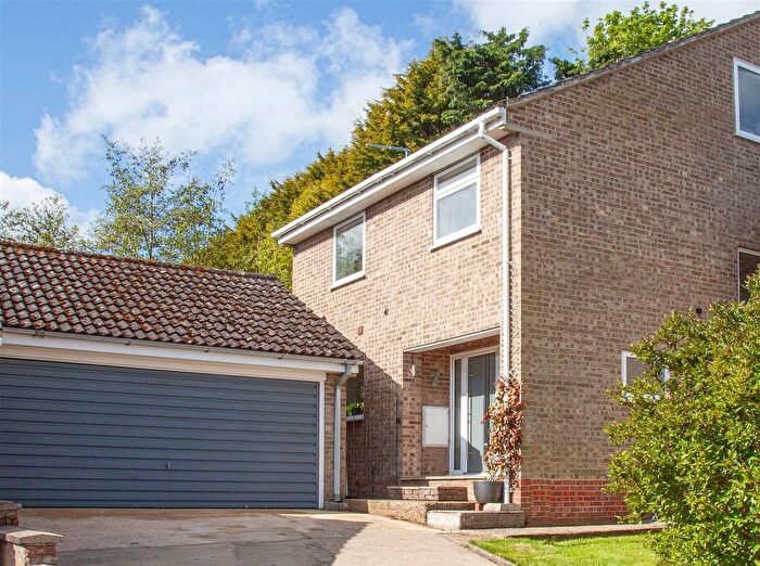 6 Bedroom Detached House For Sale In Elizabeth Way, Sudbury, CO10