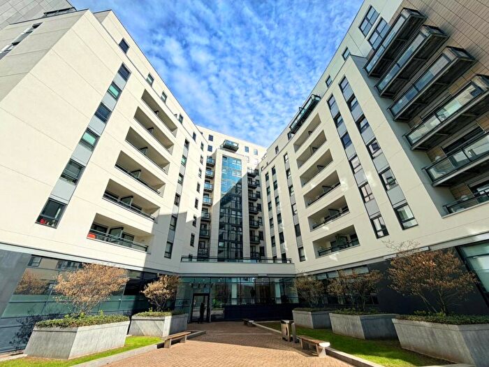 2 Bedroom Apartment To Rent In Gateway East, Marsh Lane, Leeds, LS9