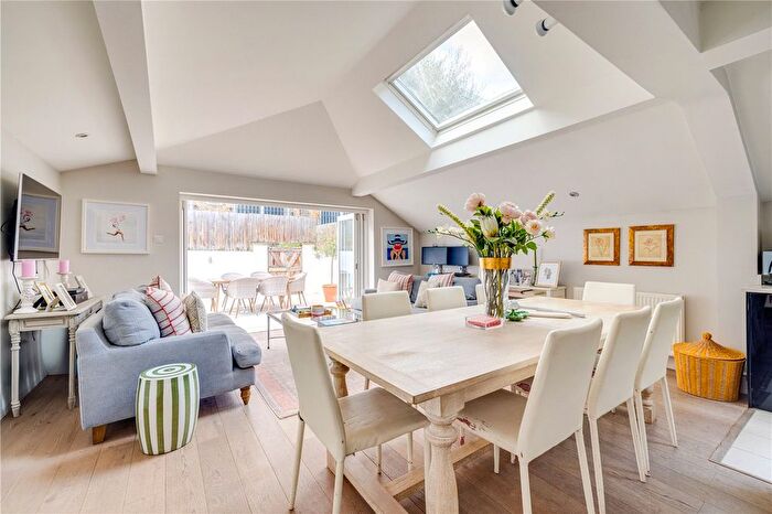 2 Bedroom Flat For Sale In Parsons Green Lane, London, SW6