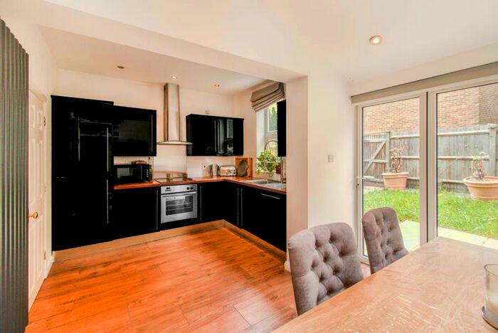 2 Bedroom Terraced House For Sale In Albert Mews Limehouse, E14