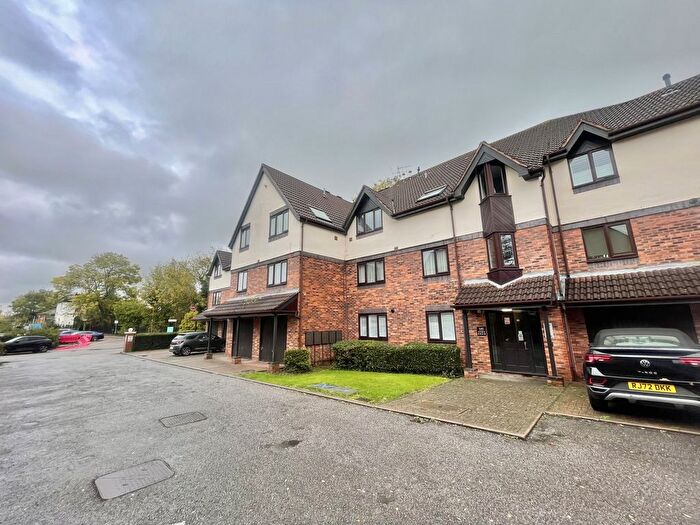 1 Bedroom Flat To Rent In Station Approach, Theydon Bois, CM16