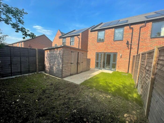 3 Bedroom Semi-Detached House To Rent In Beagle Road, Cambridge, Cambridgeshire, CB3