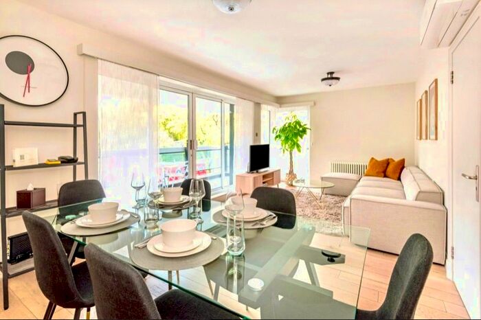 2 Bedroom Flat To Rent In Hyde Park Gate, London SW7
