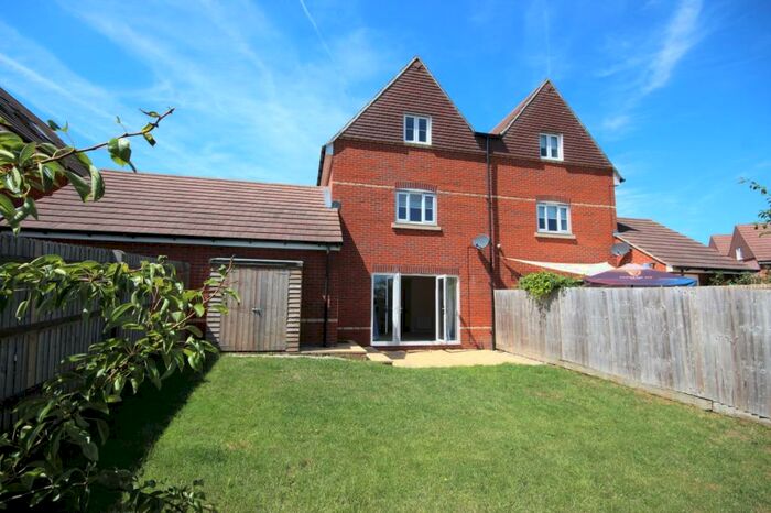 3 Bedroom Semi-Detached House To Rent In Fitzwaryn Place, Wantage, Oxfordshire, OX12