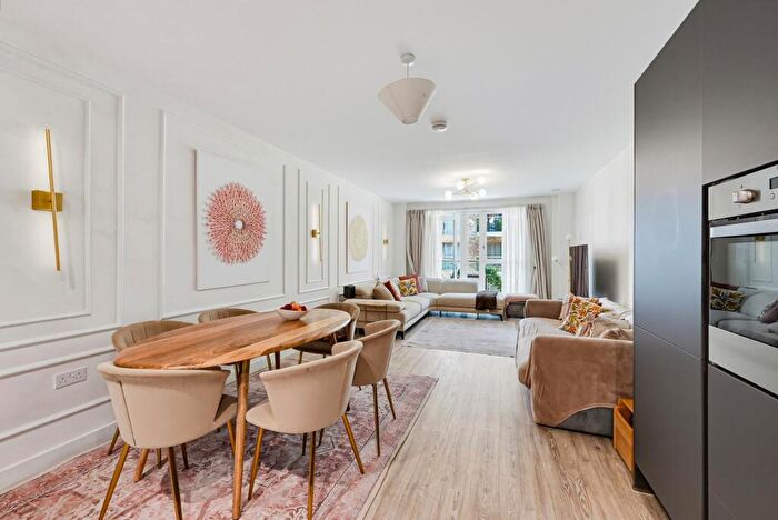 3 Bedroom Apartment To Rent In St Pier Court, Upton Gardens, London, E13