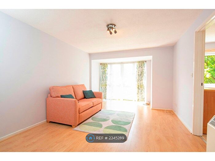 1 Bedroom Flat To Rent In Langshott, Horley, RH6