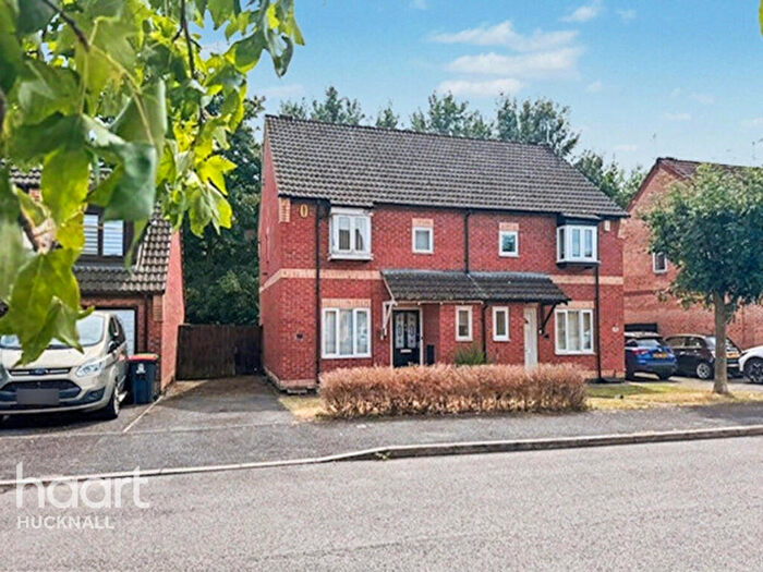 3 Bedroom Semi-Detached House For Sale In Leen Valley Way, Nottingham, NG15