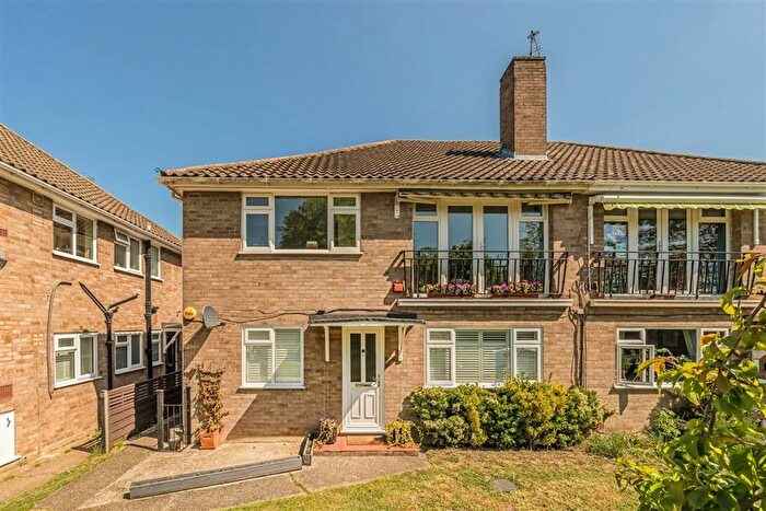 2 Bedroom Flat For Sale In Shaef Way, Teddington, TW11