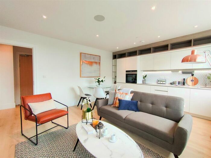 1 Bedroom Flat To Rent In Kings Road, Brentwood, CM14