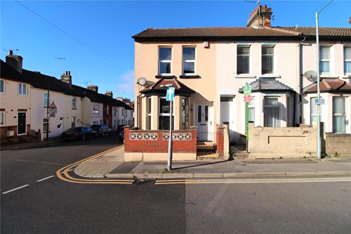 2 Bedroom End Of Terrace House To Rent In Burnt Oak Terrace, Gillingham, ME7