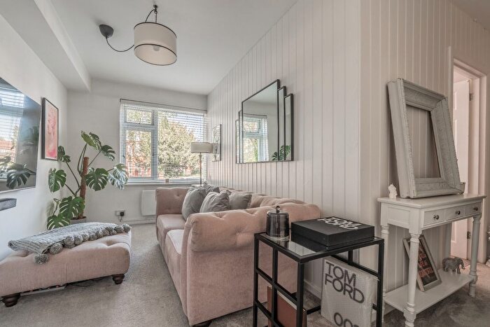 1 Bedroom Flat For Sale In Willow Grange, Lansdown Road, Sidcup, Kent, DA14