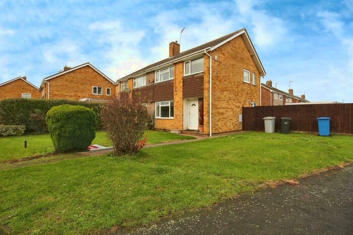 3 Bedroom House To Rent In St. Saviours Road, Kettering, NN15