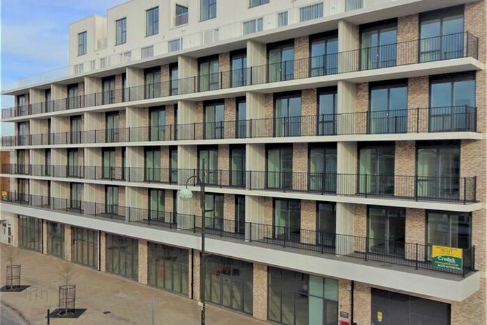 2 Bedroom Flat To Rent In The Broadway, Crawley, RH10