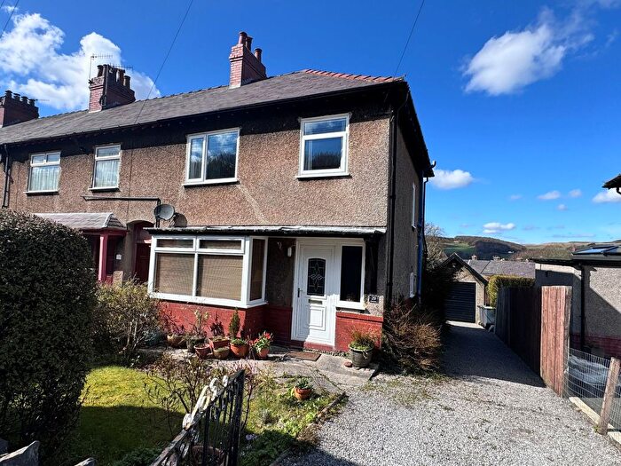 3 Bedroom End Of Terrace House For Sale In Holmfield, Buxton, SK17