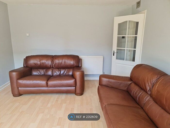 2 Bedroom Flat To Rent In Woodhill Court, Grangemouth, FK3