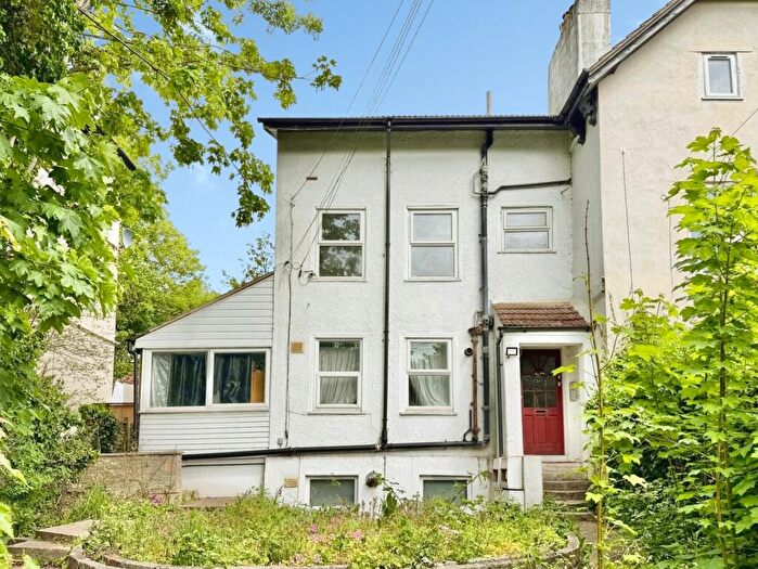 1 Bedroom Flat For Sale In Cobham Terrace, Bean Road, Greenhithe, Kent, DA9