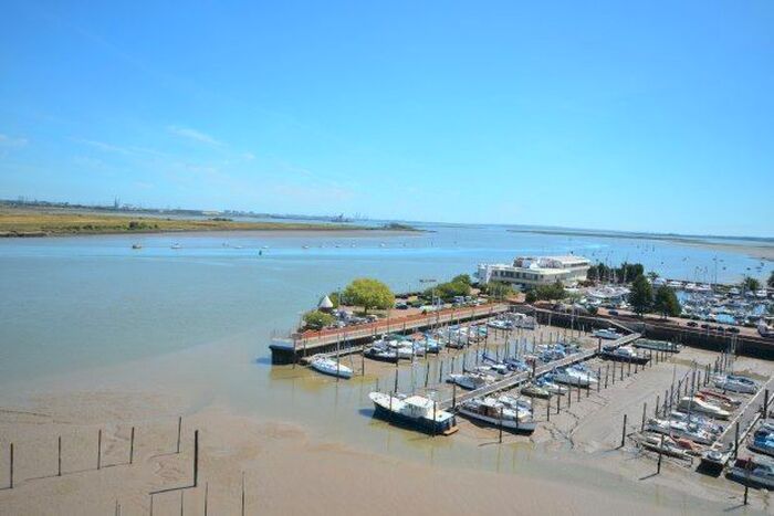 2 Bedroom Flat To Rent In Pegasus Way, Gillingham, ME7