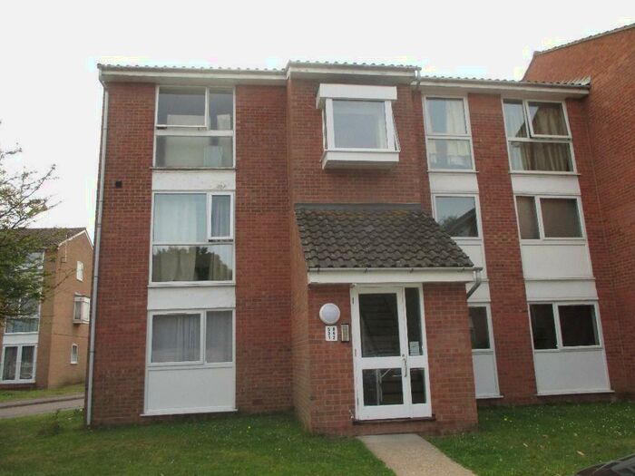 1 Bedroom Flat To Rent In Trotwood, Chigwell, Essex, IG7