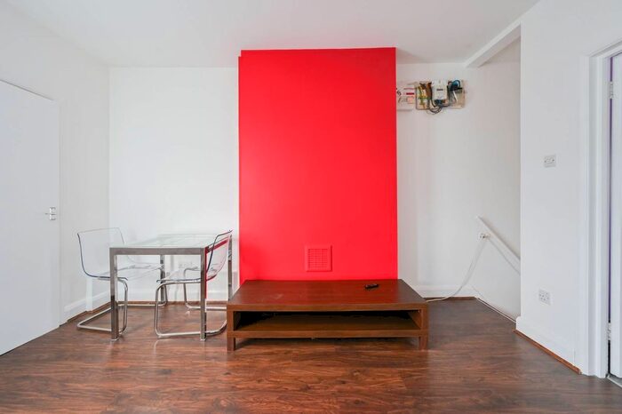 1 Bedroom Flat To Rent In Hartington Road, St James Street, Walthamstow, London, E17