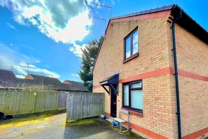 1 Bedroom House To Rent In Datchet, SL3