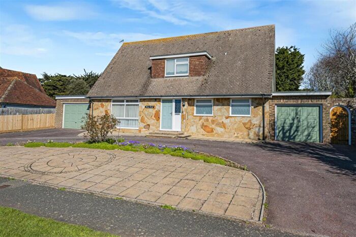 3 Bedroom Detached House For Sale In Chyngton Road, Seaford, BN25